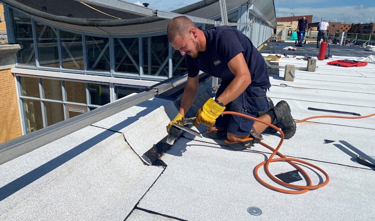 Niek Boeve, voorman dakdekker